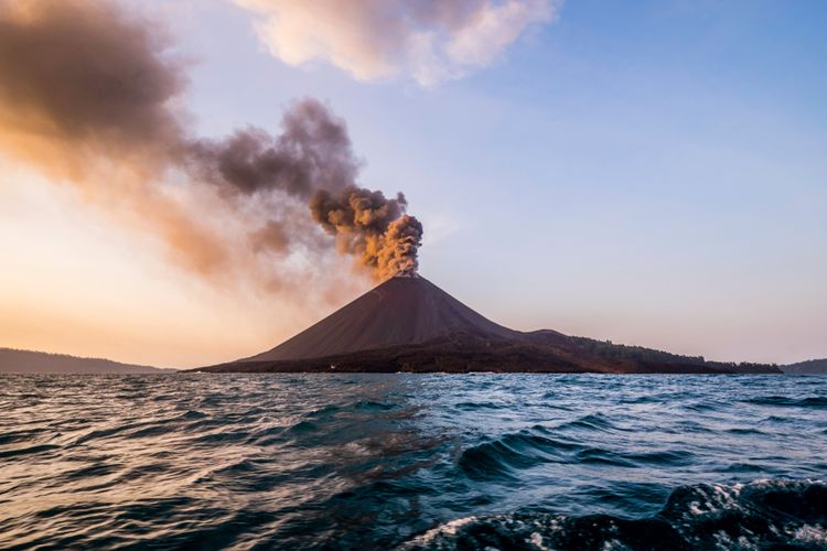 gunung krakatau